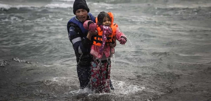 Migranţi sosiţi în Grecia din Turcia FOTO AP