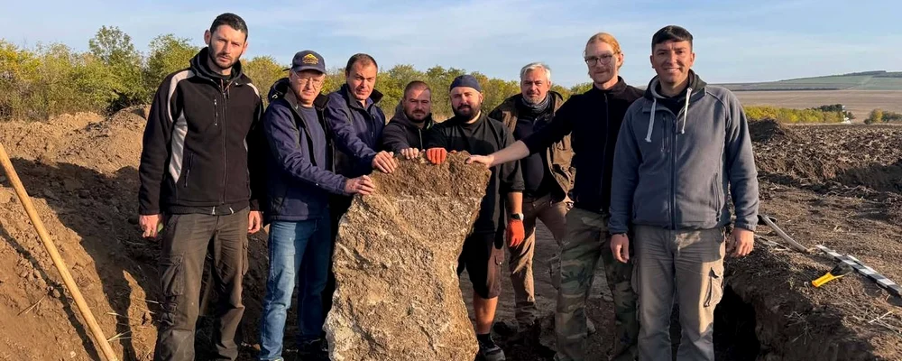 Mormântul tumular din Epoca Bronzului, acoperit cu plăci de piatră, descoperit la Ordășei