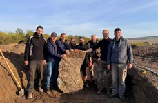 Mormântul tumular din Epoca Bronzului, acoperit cu plăci de piatră, descoperit la Ordășei