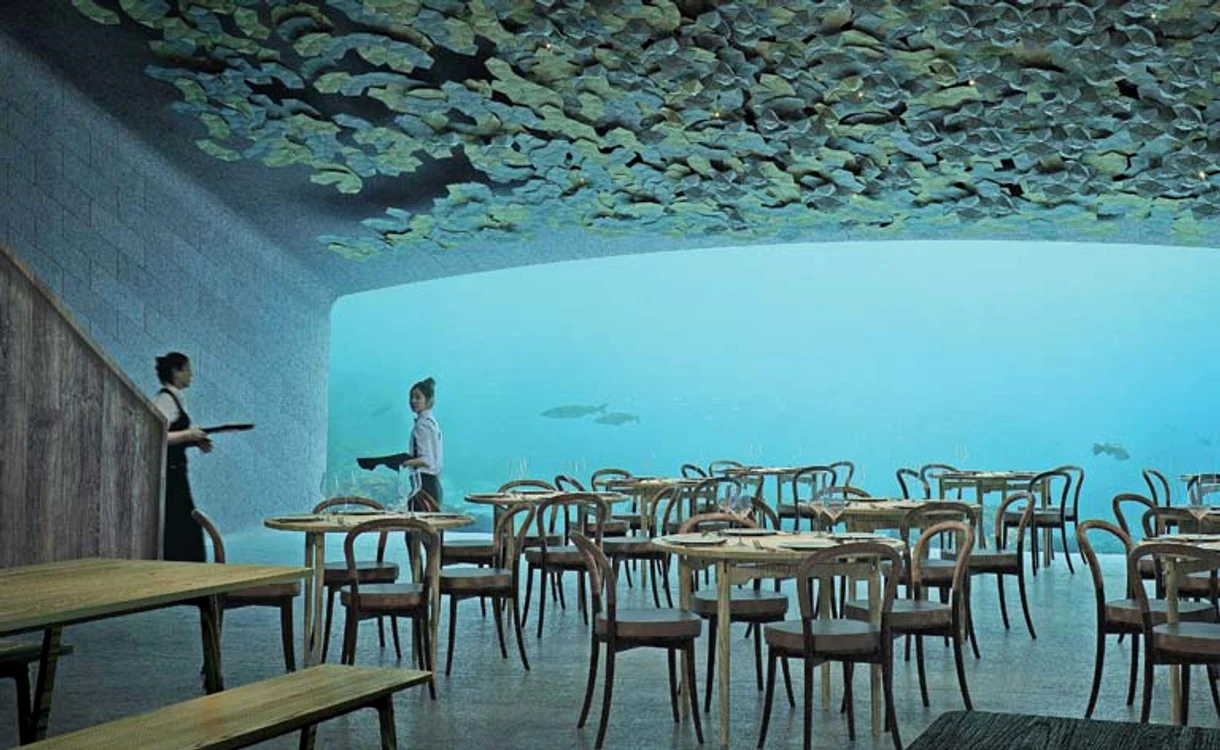 
    Restaurantul e pe jumătate scufundat în Marea NorduluiFoto: Profimedia  