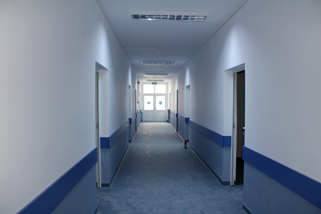 În acest spaţiu se aflau birourile conducerii Spitalului Judeţean