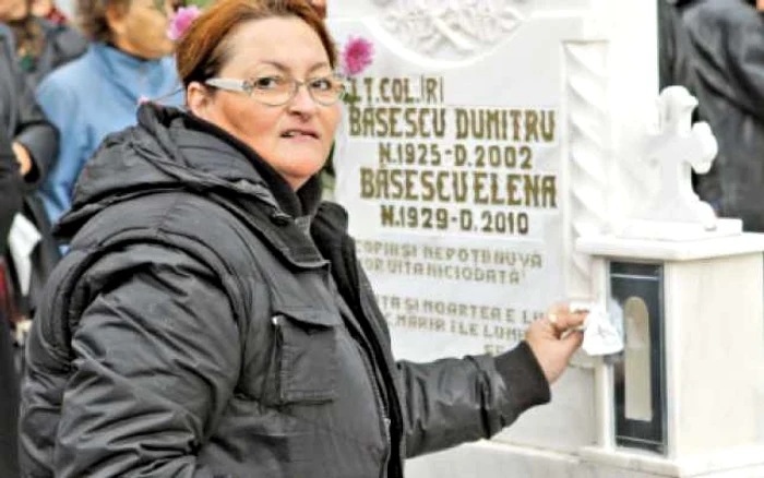 Falsa verişoară a participat şi la funerariile mamei preşedintelui