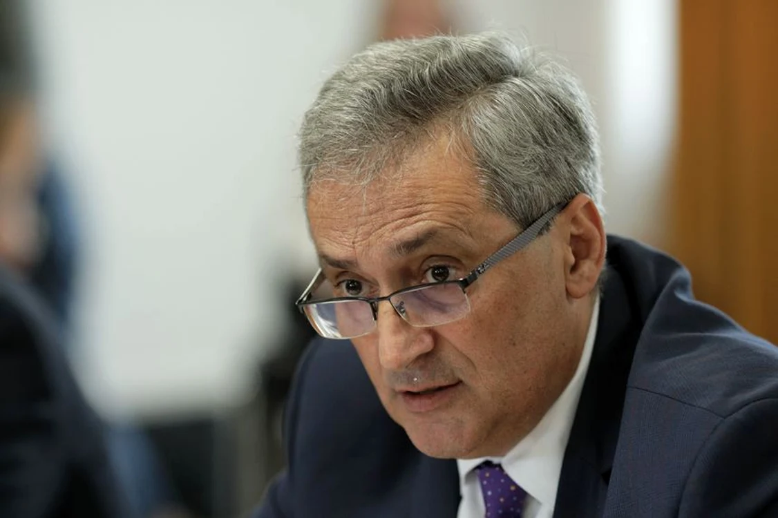 
    Ministrul de Interne Marcel Vela a acuzat că moțiunea PSD la adresa este plină de minciuni  