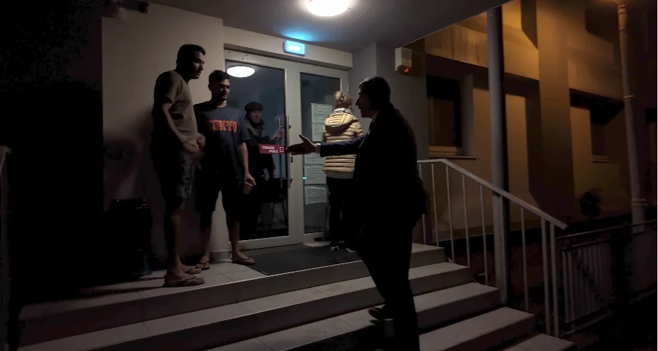 George Simion insistă cu blocurile pentru migranți, după ce Ciucu l-a contrazis: „Îl aștept pe primarul lui Bolojan, să îmi explice dacă aici e București sau Kathmandu”