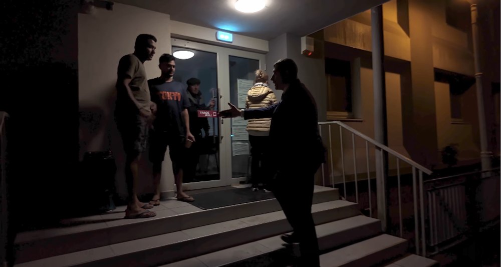 George Simion insistă cu blocurile pentru migranți, după ce Ciucu l-a contrazis: „Îl aștept pe primarul lui Bolojan, să îmi explice dacă aici e București sau Kathmandu”