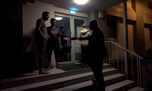 George simion la blocul cu ,,migranti” captura FB Simion png