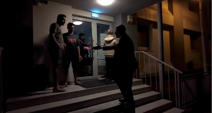 Liderul AUR, de vorbă cu doi cetățeni străini. FOTO captură Facebook  George Simion