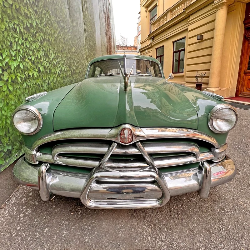 Modelul Hudson Hornet 1951 nu este doar istoric, ci și rar (foto: Artmark.ro)