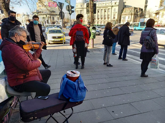 Artistul Ștefan Tajti, concert pe stradă. Sursă foto: Urban