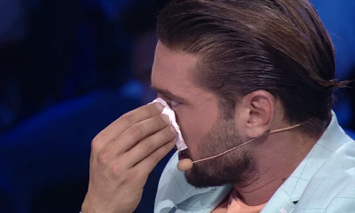 Dorian Popa a izbucnit în lacrimi la interpretarea piesei în genul fado a Andreei png