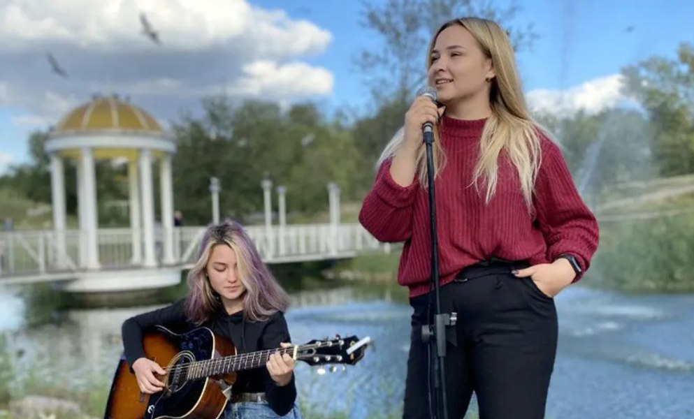 Au cântat victoria - apoi o rachetă rusească le-a lovit. Povestea a două tinere ucise în războiul din Ucraina | VIDEO