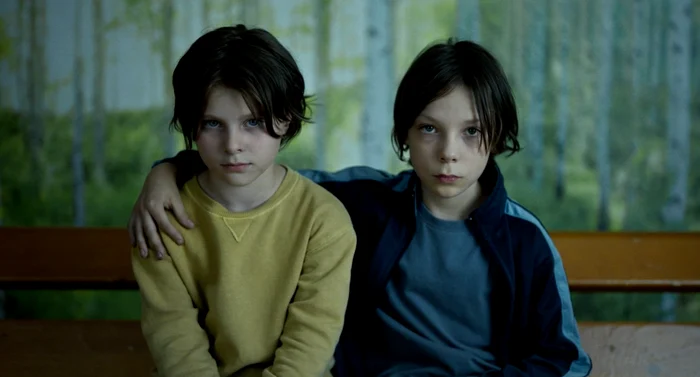 Loc de joacă/ Playground (r. Laura Wandel)