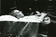 1938. Regina Maria pe catafalc (© Arhivele Naționale ale României, SANIC, Colecţia Documente Fotografice, FI 05370-2)
