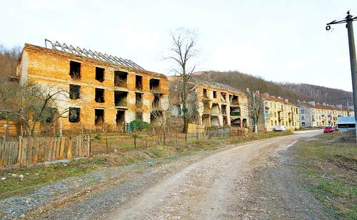 Multe dintre blocurile construite de sovietici s-au prăbuşit