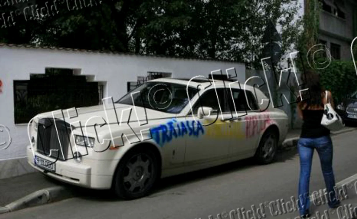 Rolls Royce-ul lui Dan Diaconescu, pictat.