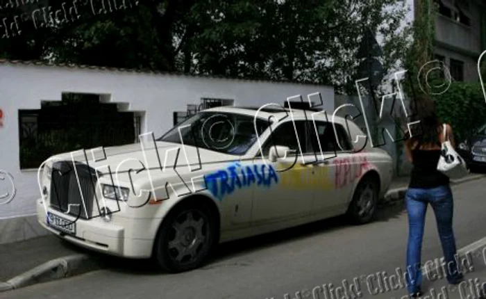 Rolls Royce-ul lui Dan Diaconescu, pictat.