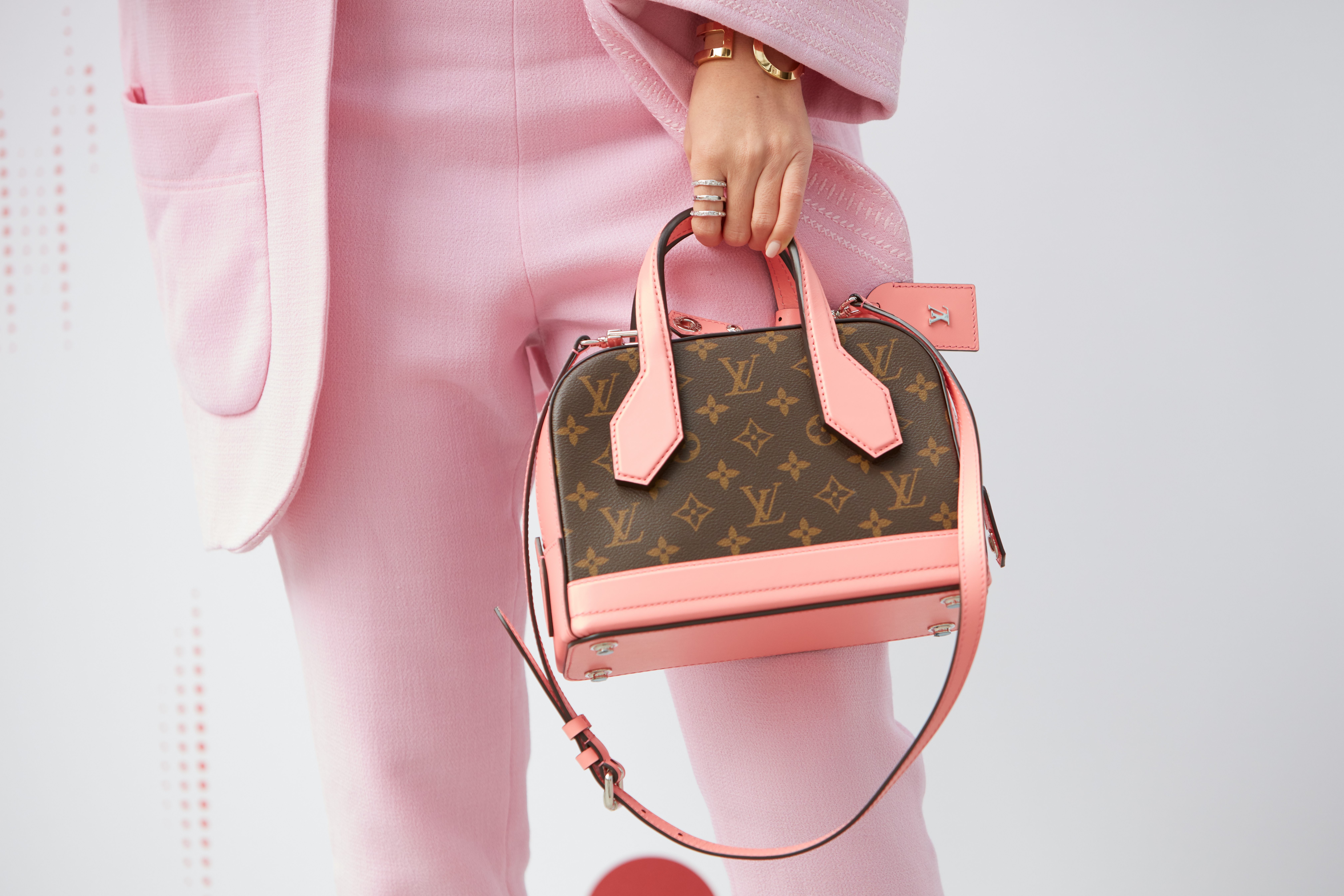 3 geanta louis vuitton shutterstock 389751781 jpg jpeg