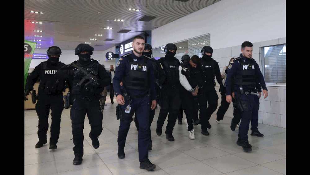 Iubitul Valentinei, tânăra găsită moartă într-o valiză pe râul Olt, a fost adus în România. Bărbatul, care era urmărit internațional pentru omor, urmează să fie încarcerat
