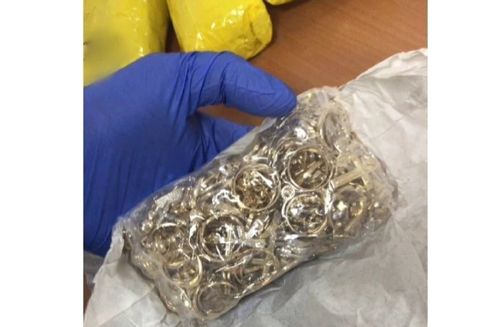 11 kilograme de aur au fost găsite în mașina unui șofer turc/FOTO: Poliția Română