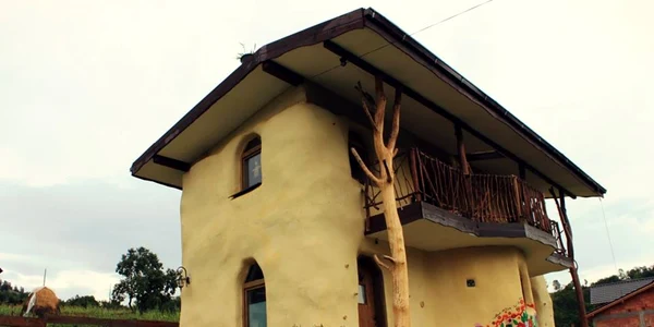 casa ecologica sangeorz 