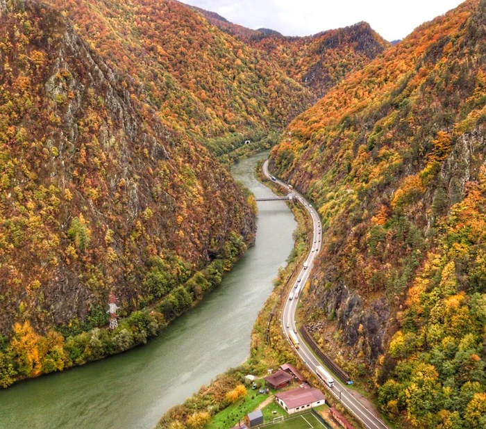 Defileul Oltului - Vâlcea Foto Denis Fişcă