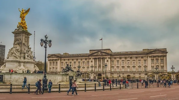 Un angajat al Palatului Buckingham, condamnat pentru furtul unor obiecte de valoare din palat jpeg