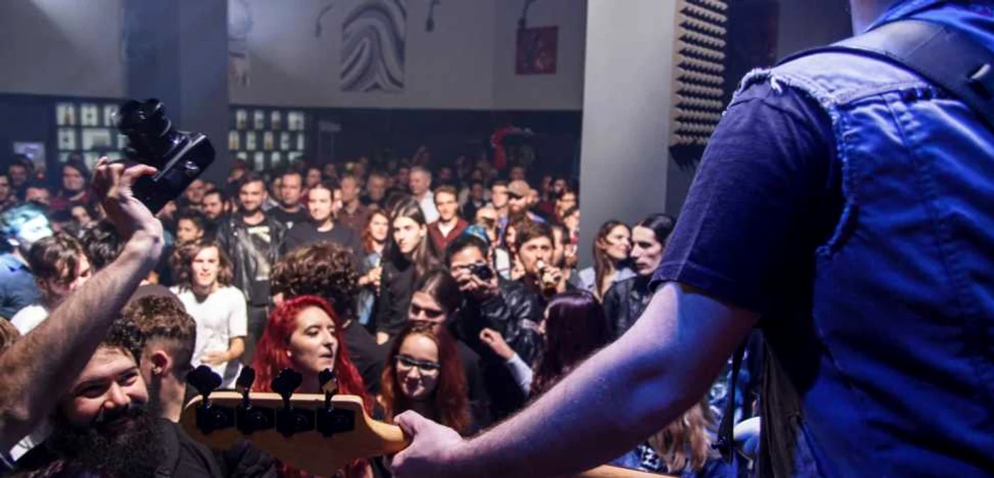 Fotografii publicate pe pagina de Facebook Arhiva mea