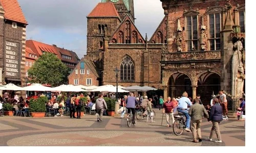 Piaţa, loc simbolic al oraşului jpeg