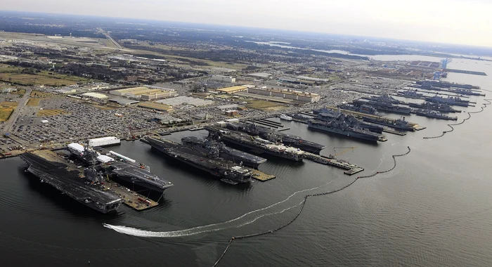 Naval Station Norfolk FOTO Wikipedia