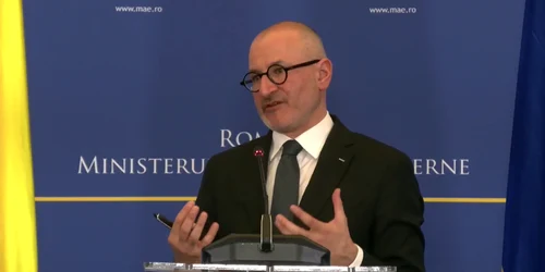 Purtătorul de cuvânt al Ministerul Afacerilor Externe, Andrei Țărnea, la un briefing de presă FOTO: captură video Facebook