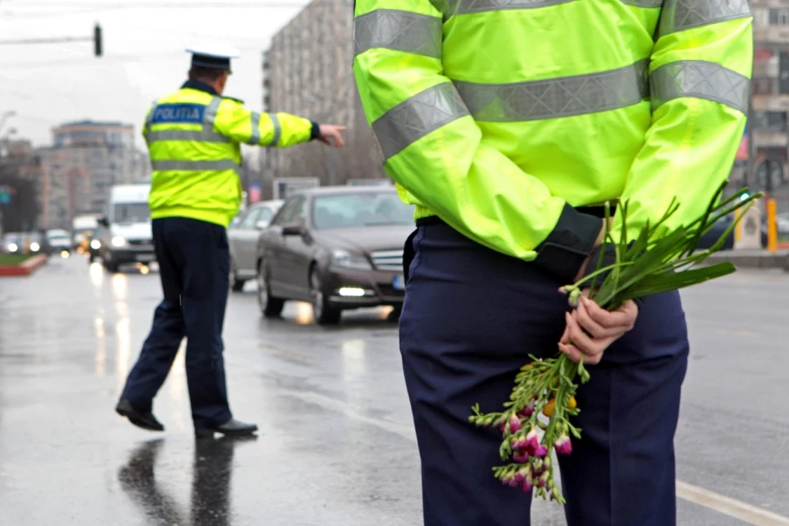 Legea le oferă  poliţiştilor posibilitatea să fie mai blânzi, cu şoferii care arată că au înţeles unde au greşit FOTO Eduard Enea