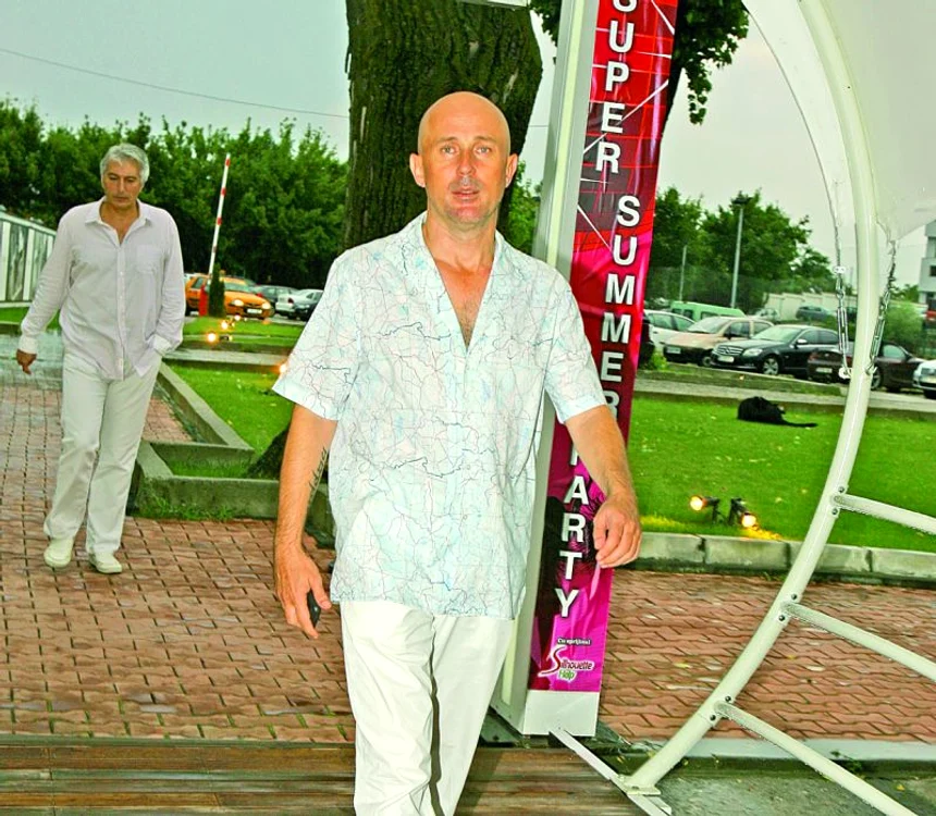
    Mugur Mihăescu  