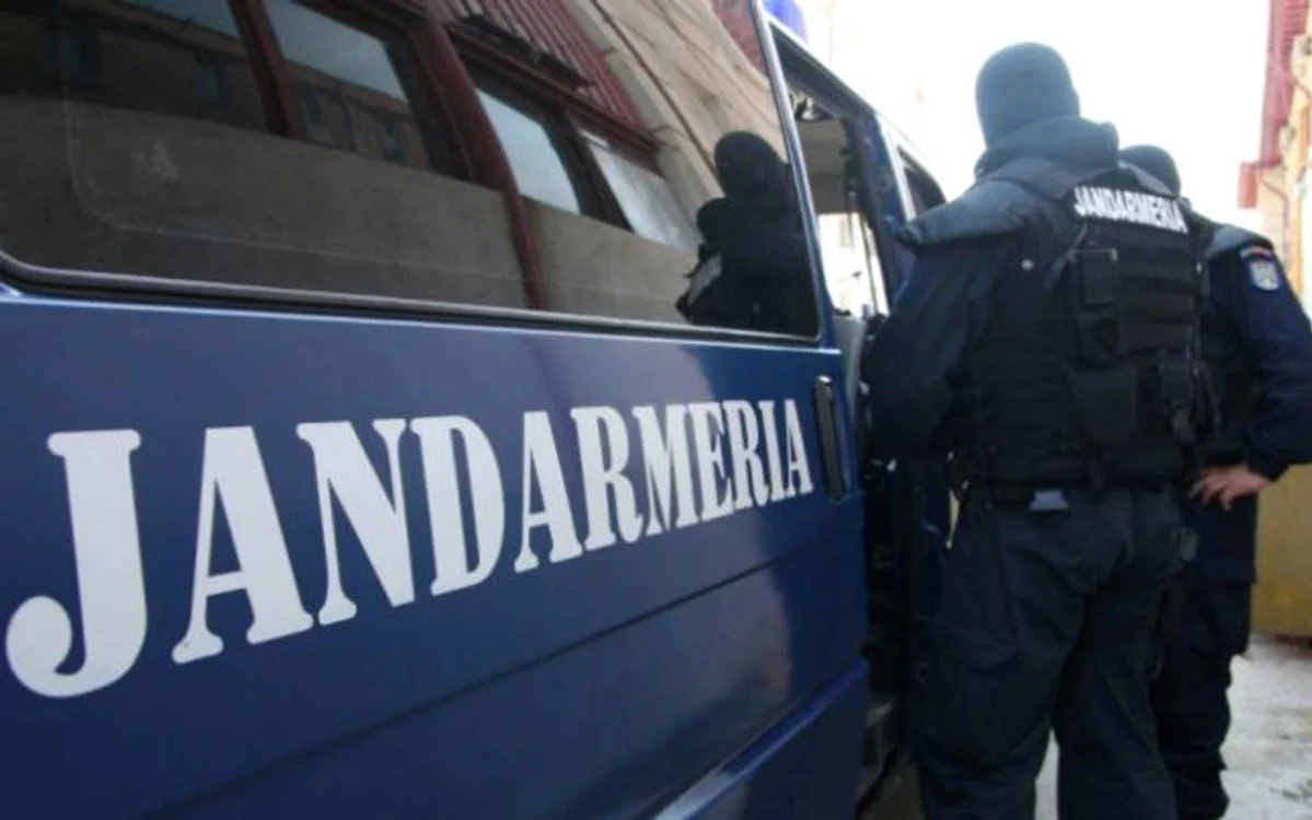Jandarmii au evacuat clubul din Bacău FOTO arhivă Adevărul