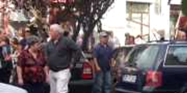 Aurel Bâcu, supărat că a fost blocat în trafic
