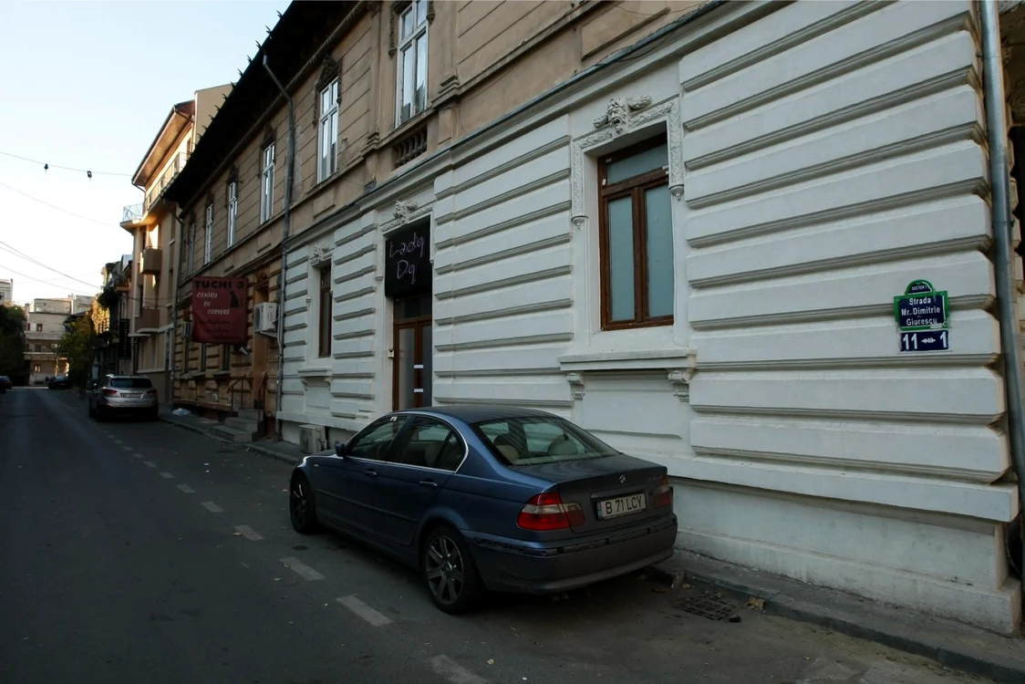Imobilul din imagine se află pe lista clădirilor care pot fi demolate. FOTO Adevărul