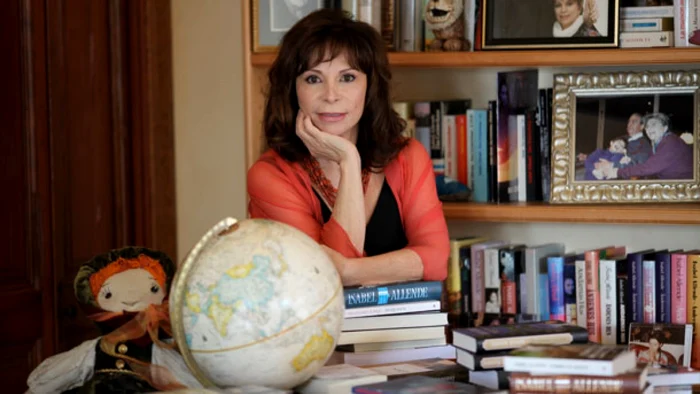 Isabel Allende este o celebră scriitoare latino-americană, prima sa carte „Casa spiritelor“ (1982) devenind bestseller internaţional  FOTO events.nationalgeographic.com