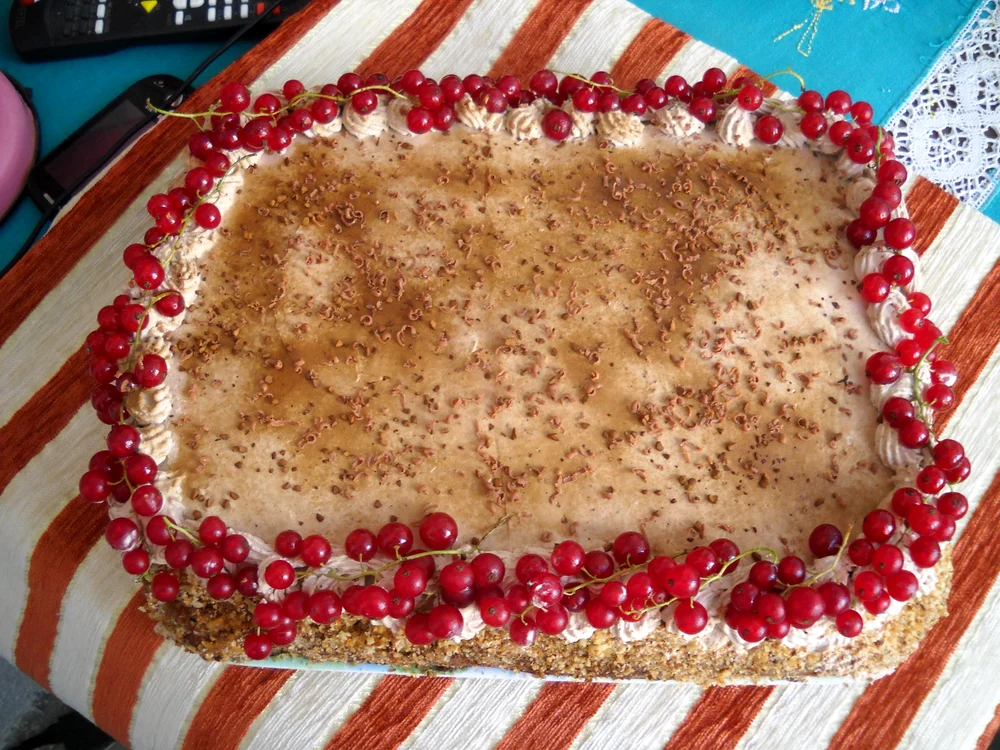 
    Tort cu cremă de ness şi alune  