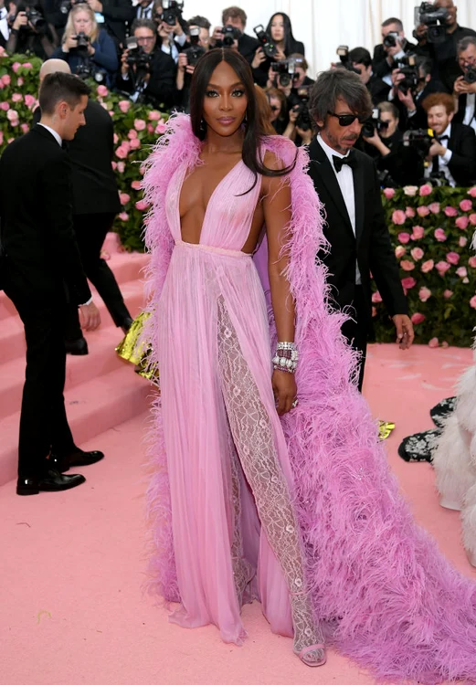 Naomi a purtat o ținută Valentino
