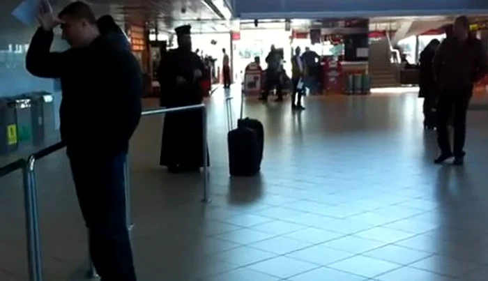 
    Preotul nu a mai ţinut cont de nimeni şi nimic  