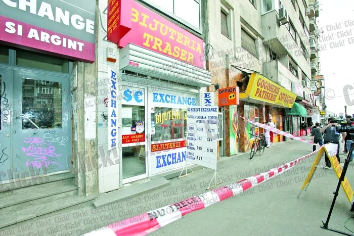 Casa de schimb valutar prădată de hoţi se află pe Bd. I.C. Brătianu (Fototografii: Florin Şuler)