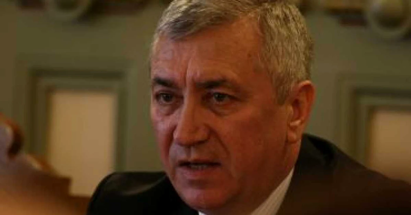 Craiova: Preşedintele CJ, Ion Prioteasa, "driblat" pe teren de consilierii locali