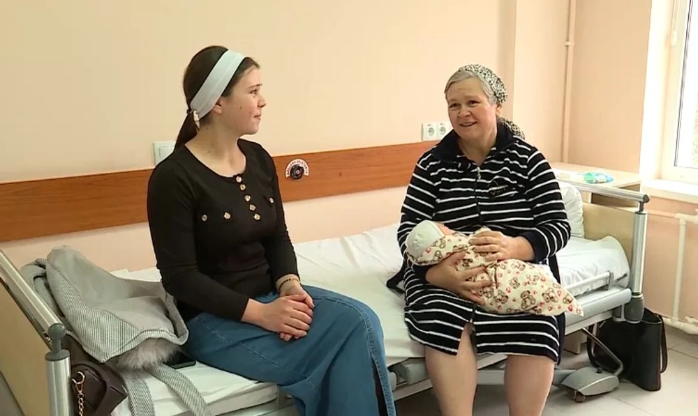 O femeie de 48 de ani din R. Moldova a născut al 14-lea copil: „O să ne bucurăm ca şi de primii”. Are deja 5 nepoți