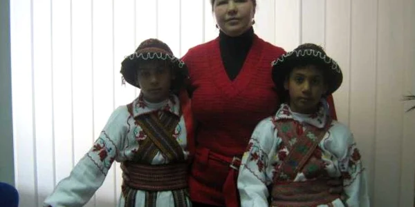 Paula îi iubeşte foarte mult pe gemeni