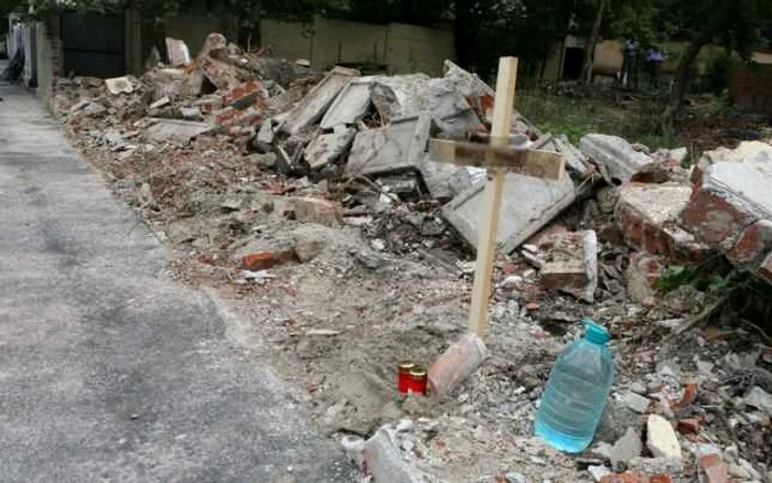 Copilul a fost strivit sub zidul neconsolidat. FOTO arhivă Adevărul