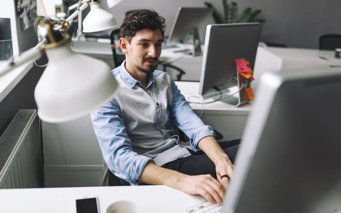 Meseria de programator se număr printre cele mai bine plătite. Foto: Freepik.com