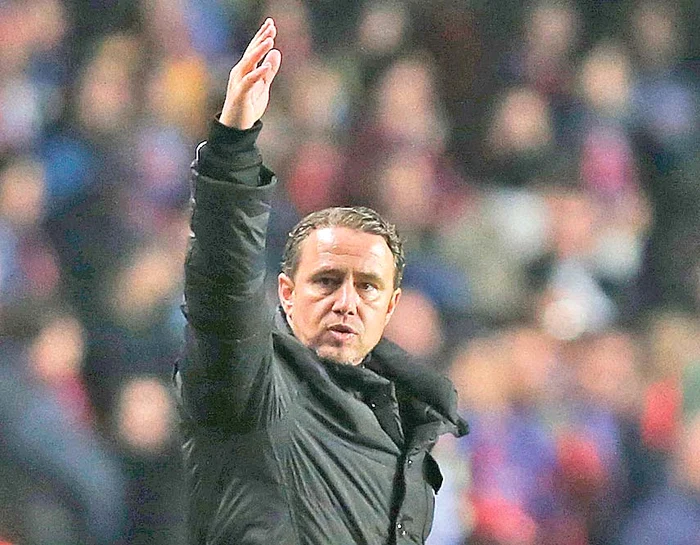 
    Laurenţiu Reghecampf  