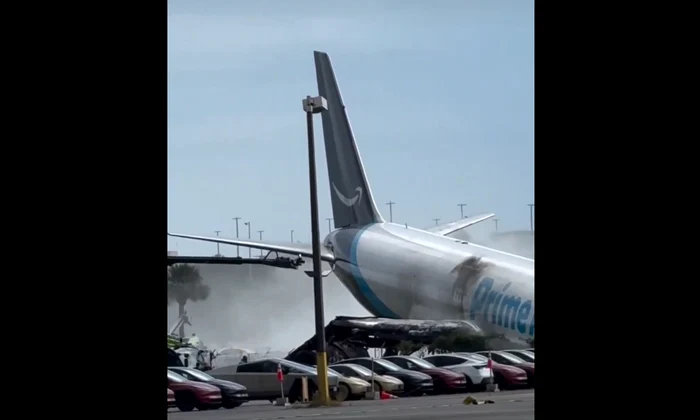 Un avion cargo Amazon Prime Air a ieșit de pe pistă la Miami, aeronava a lovit mai multe mașini