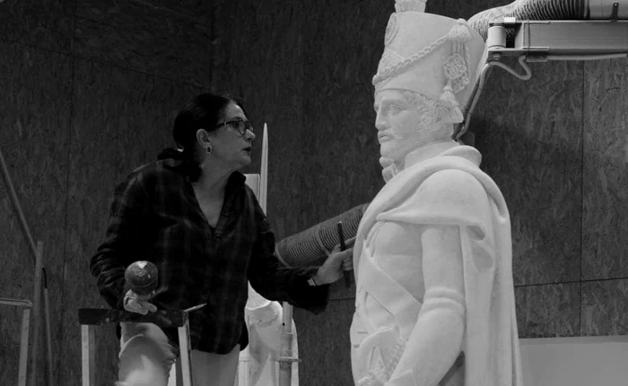 Maria Enache, restaurator la Catedrala Notre Dame FOTO: Facebook/Roxana Dascălu