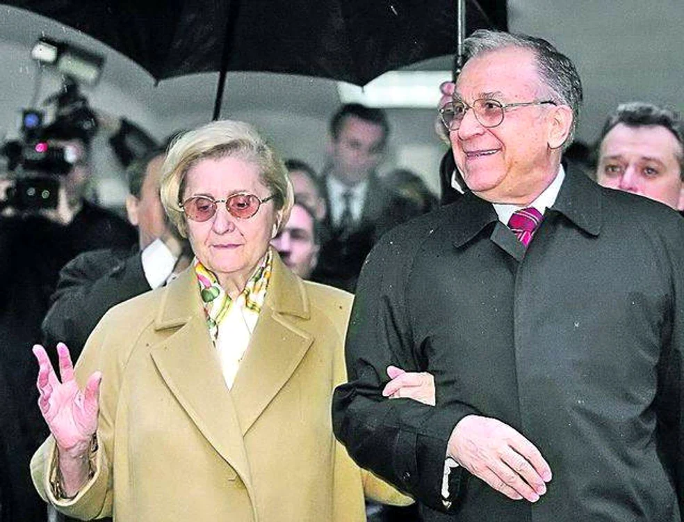 Nina și Ion Iliescu s-au cunoscut pe băncile liceului și s-au căsătorit în 1951