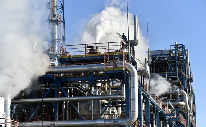 Două persoane au căzut într-un bazin al Rafinăriei Petromidia / foto: Agerpres